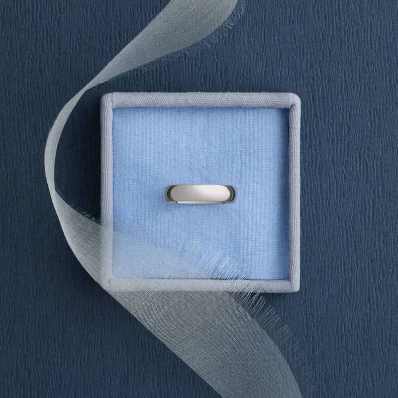 Mid-weight Comfort Fit Wedding Ring in Platinum (5mm) 4