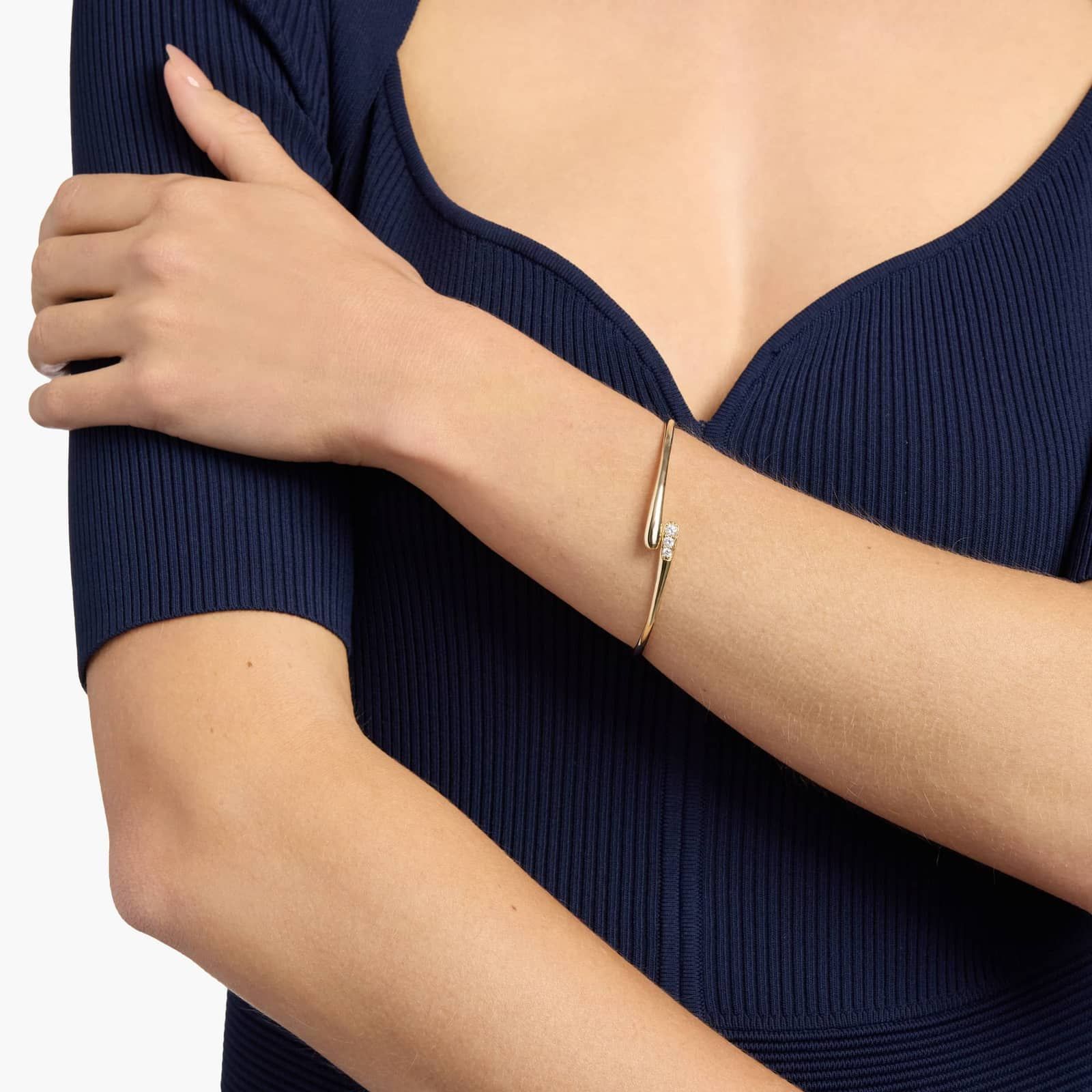 Crossover Diamond Drop Bangle in 14K Yellow Gold (1/4 Ct. Tw.) 4