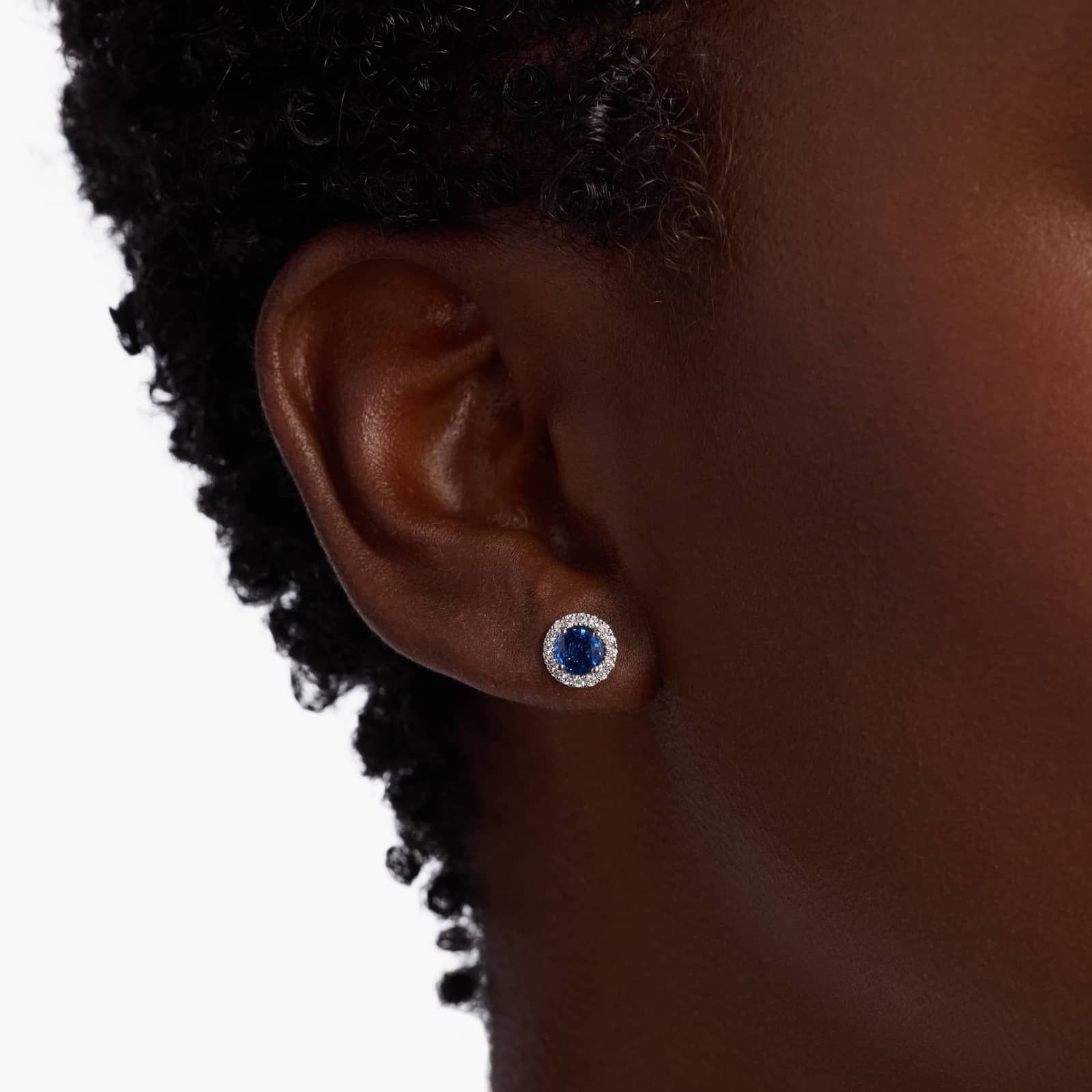 Sapphire and Micropavé Diamond Stud Earrings in 18k White Gold (5mm) 4