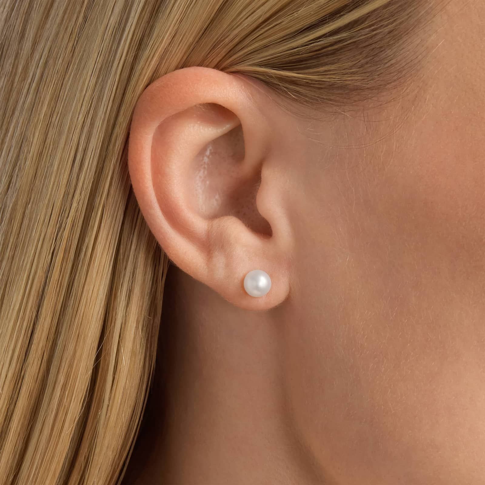 Freshwater Cultured Pearl Stud Earrings in 14k Yellow Gold (6mm) 4