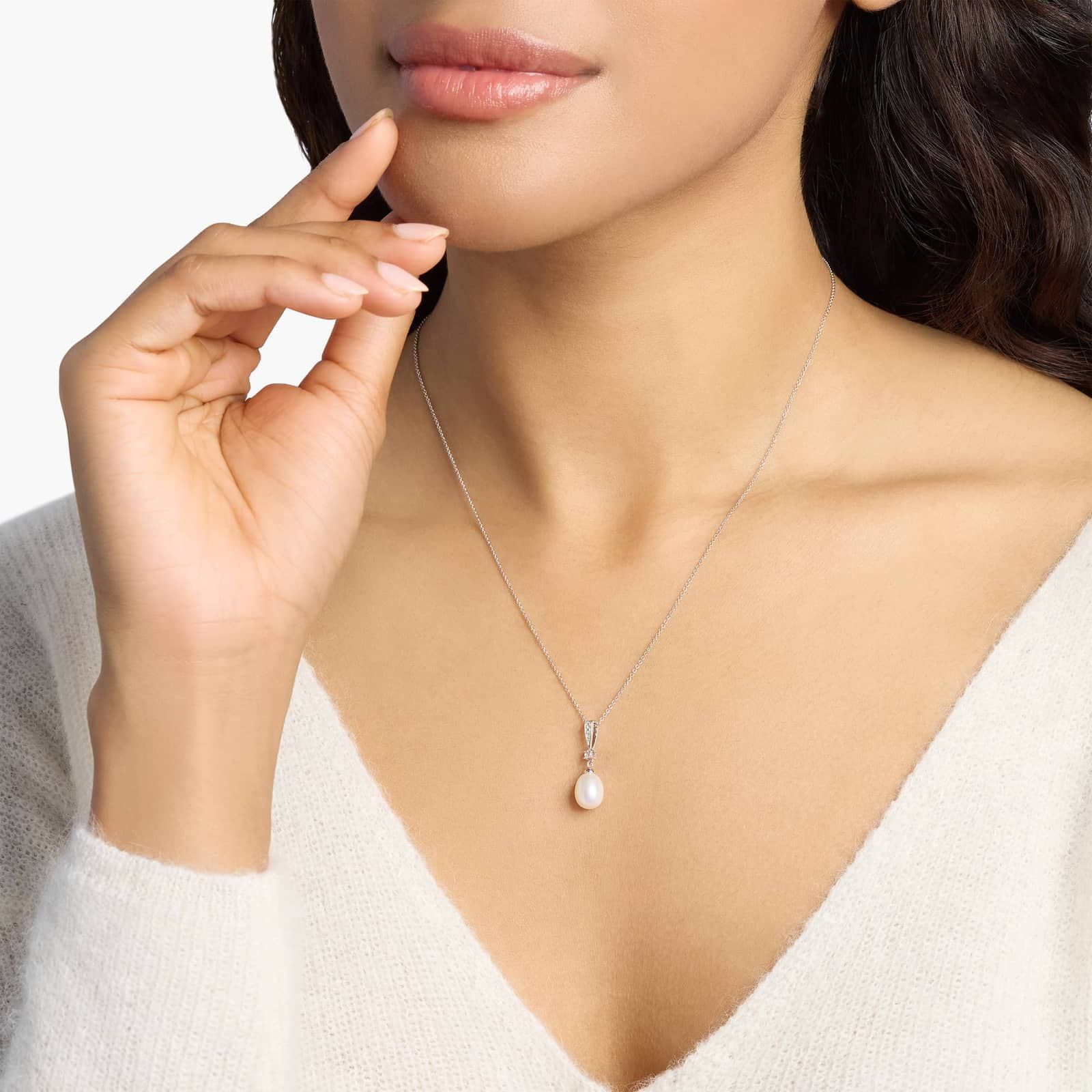 Freshwater Cultured Pearl and White Topaz Pendant in Sterling Silver (7.5mm) 4