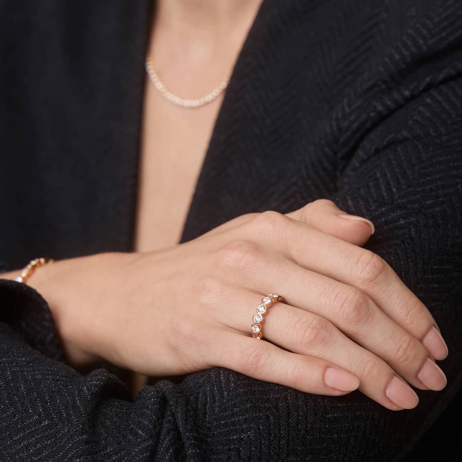 Seven Stone Bezel Anniversary Ring With 1 CTW Round Cut Diamonds in 14K Yellow Gold (4.4mm) 3